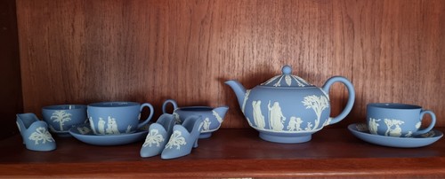 Wedgwood pottery blue - pottery,